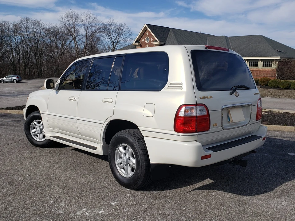 1999 Lexus LX 2nd Gen - Image 13 of 31