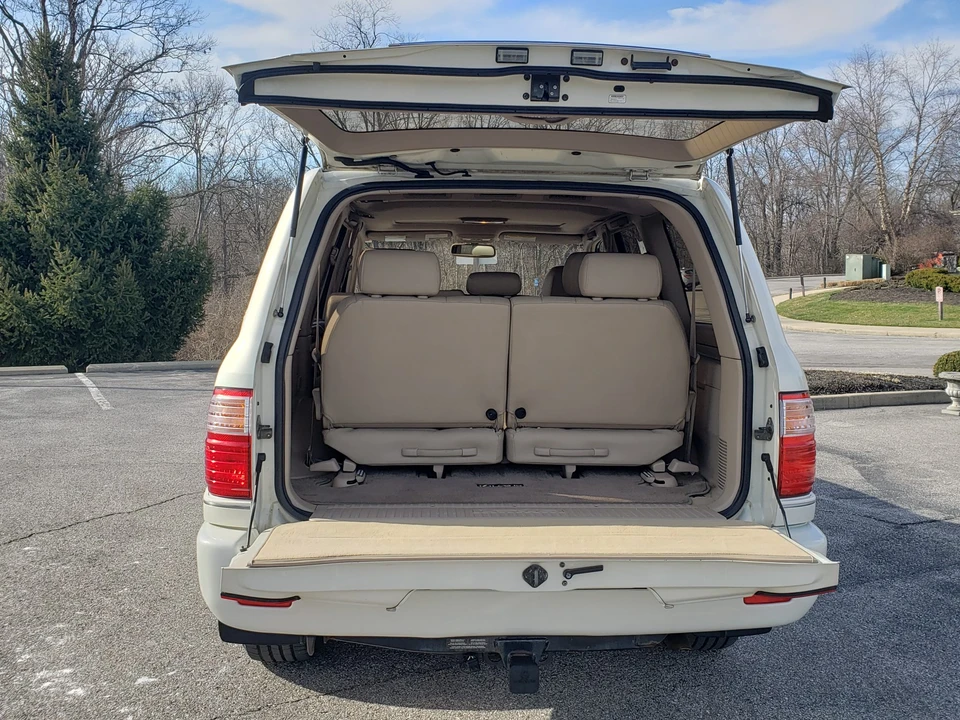 1999 Lexus LX 2nd Gen - Image 28 of 31