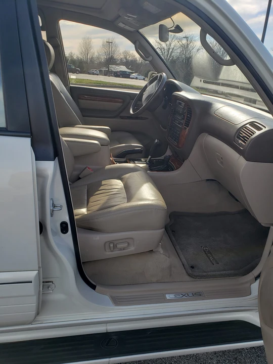 1999 Lexus LX 2nd Gen - Image 18 of 31