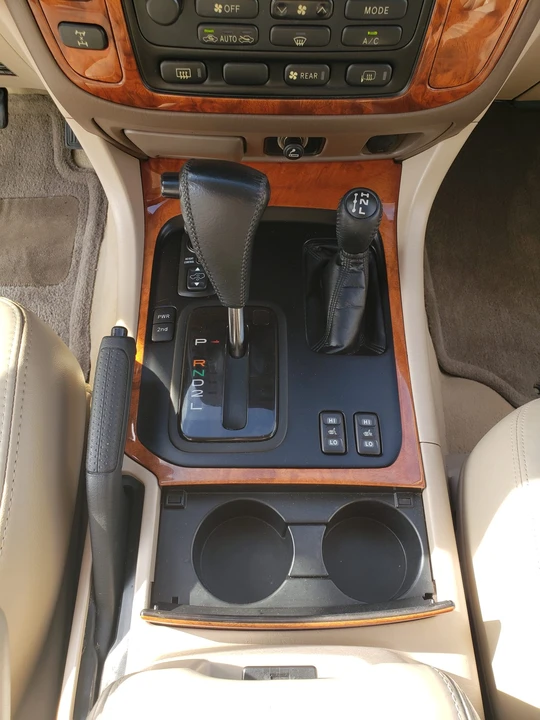 1999 Lexus LX 2nd Gen - Image 22 of 31