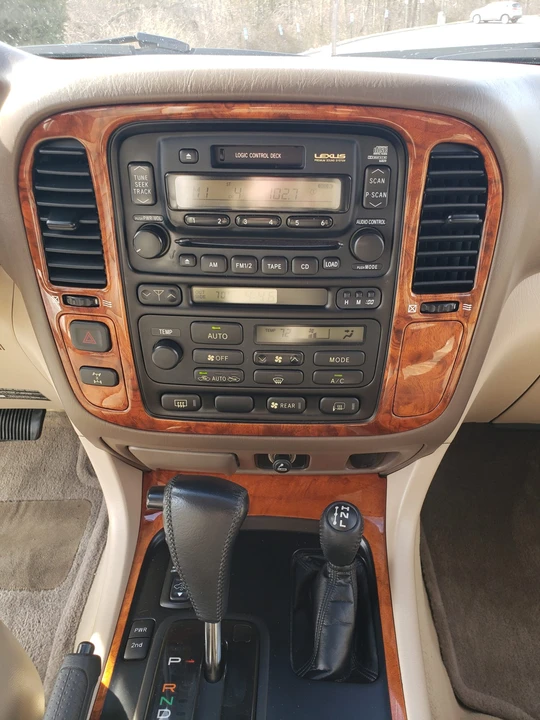 1999 Lexus LX 2nd Gen - Image 21 of 31