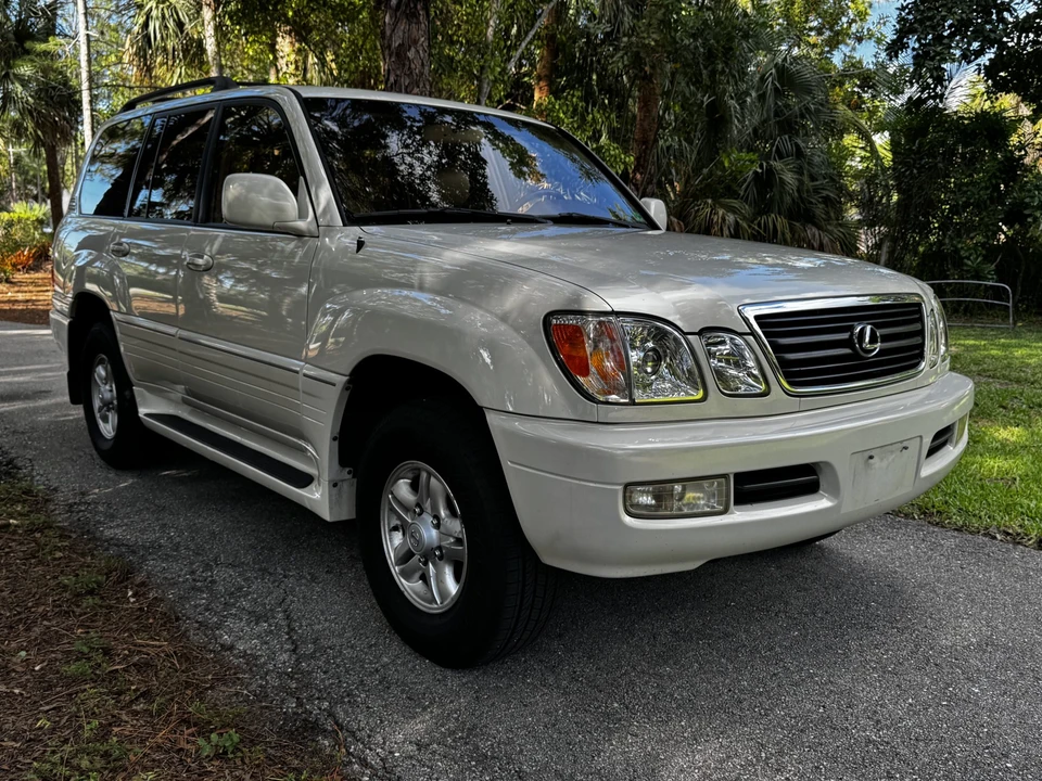1999 Lexus LX 2nd Gen - Image 21 of 31