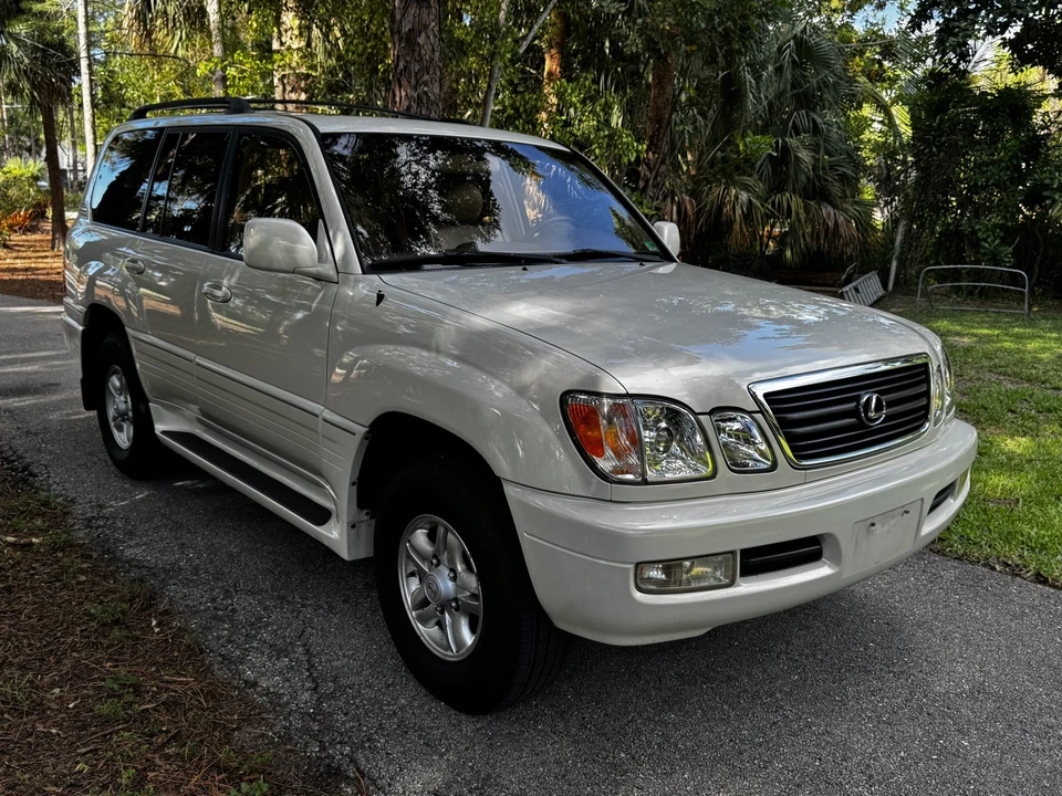 1999 Lexus LX 2nd Gen - Image 22 of 31