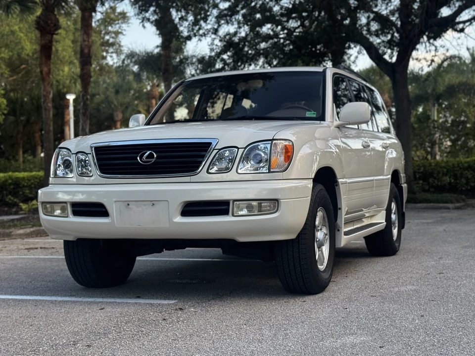 1999 Lexus LX 2nd Gen - Image 12 of 31