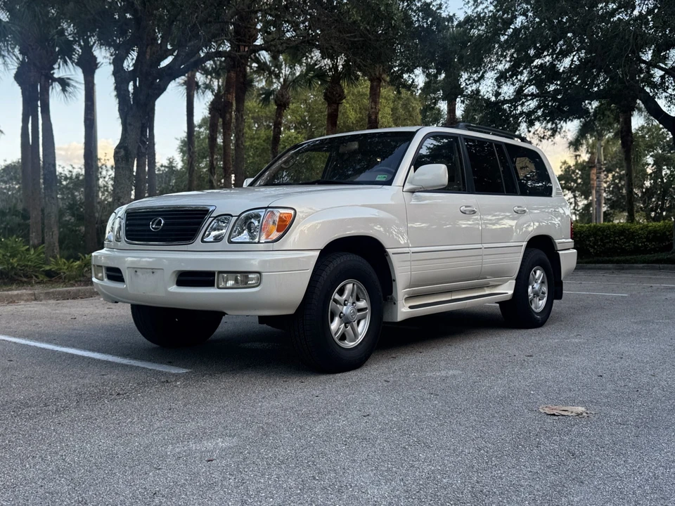1999 Lexus LX 2nd Gen - Image 5 of 31
