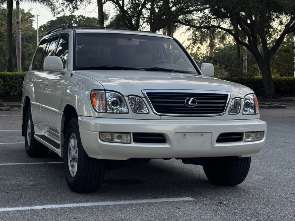 1999 Lexus LX 2nd Gen - Image 16 of 31