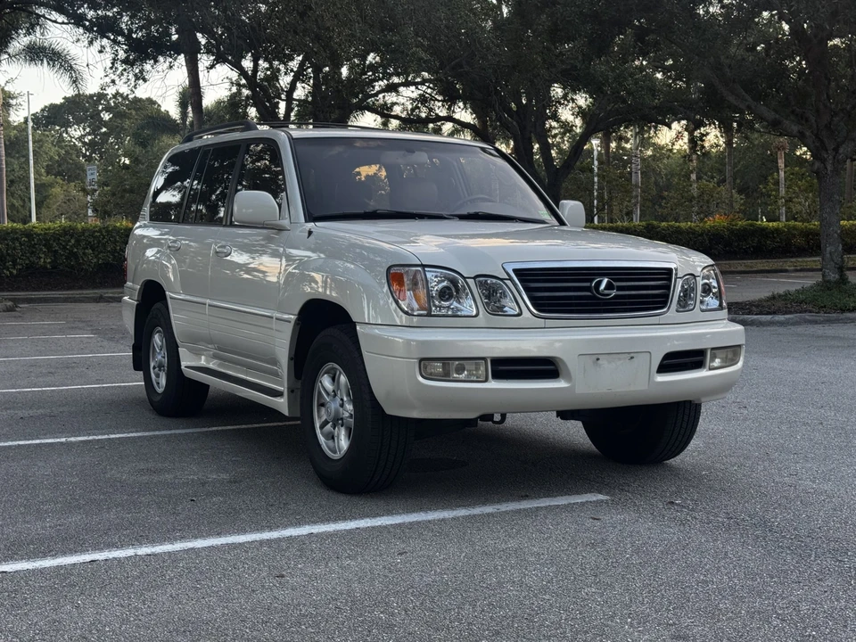 1999 Lexus LX 2nd Gen - Image 25 of 31