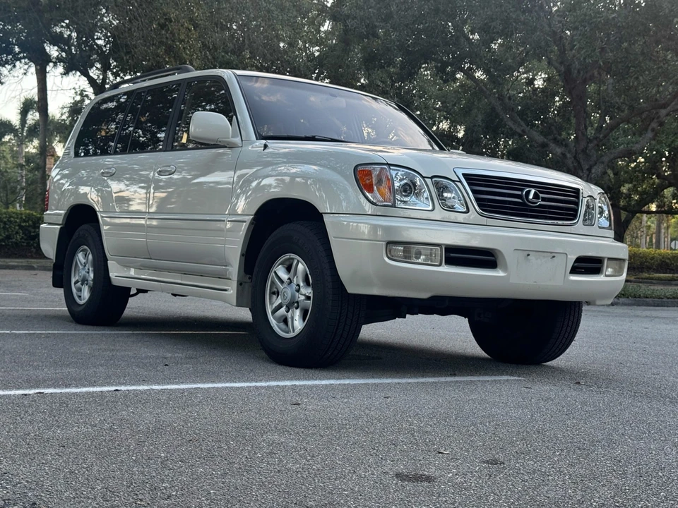1999 Lexus LX 2nd Gen - Image 23 of 31