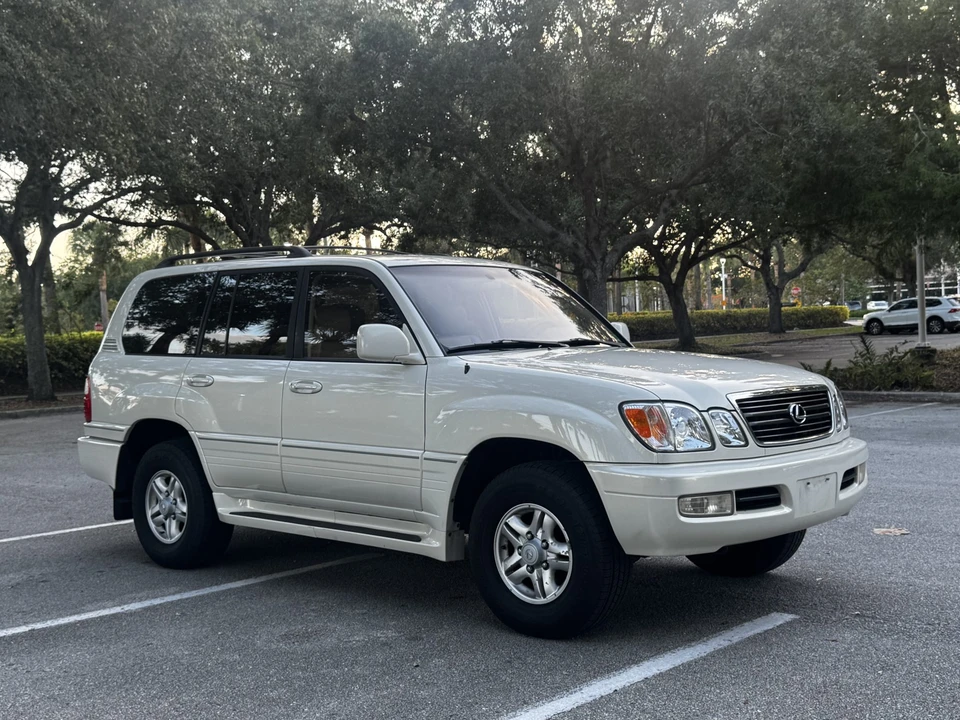 1999 Lexus LX 2nd Gen - Image 26 of 31