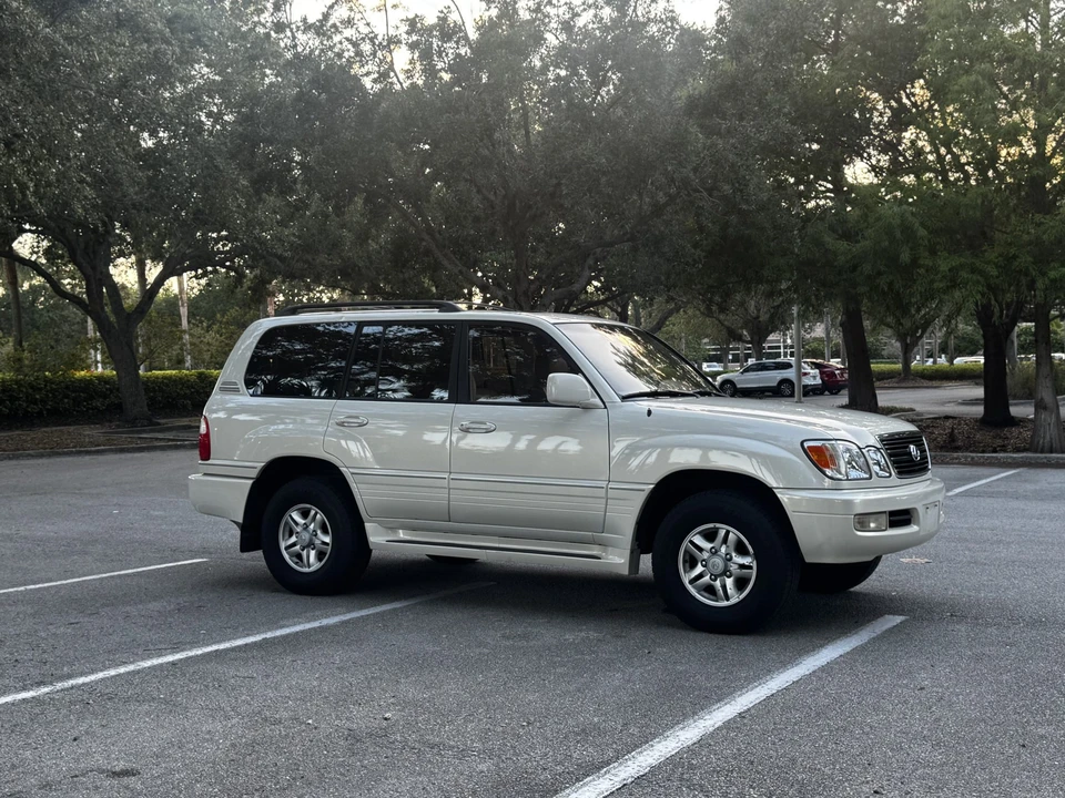 1999 Lexus LX 2nd Gen - Image 27 of 31