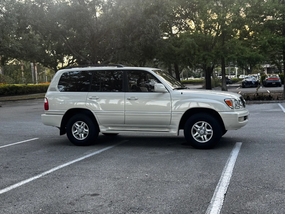 1999 Lexus LX 2nd Gen - Image 28 of 31