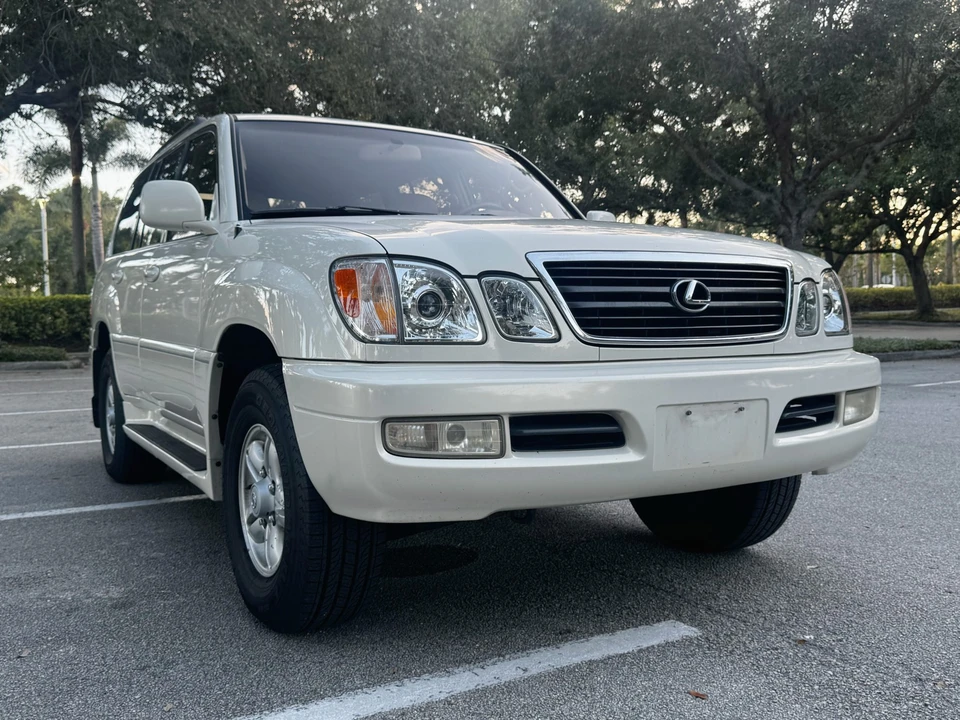 1999 Lexus LX 2nd Gen - Image 19 of 31