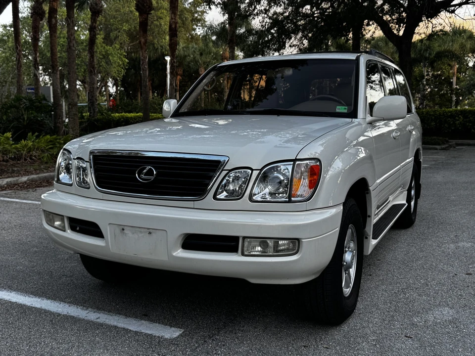 1999 Lexus LX 2nd Gen - Image 11 of 31
