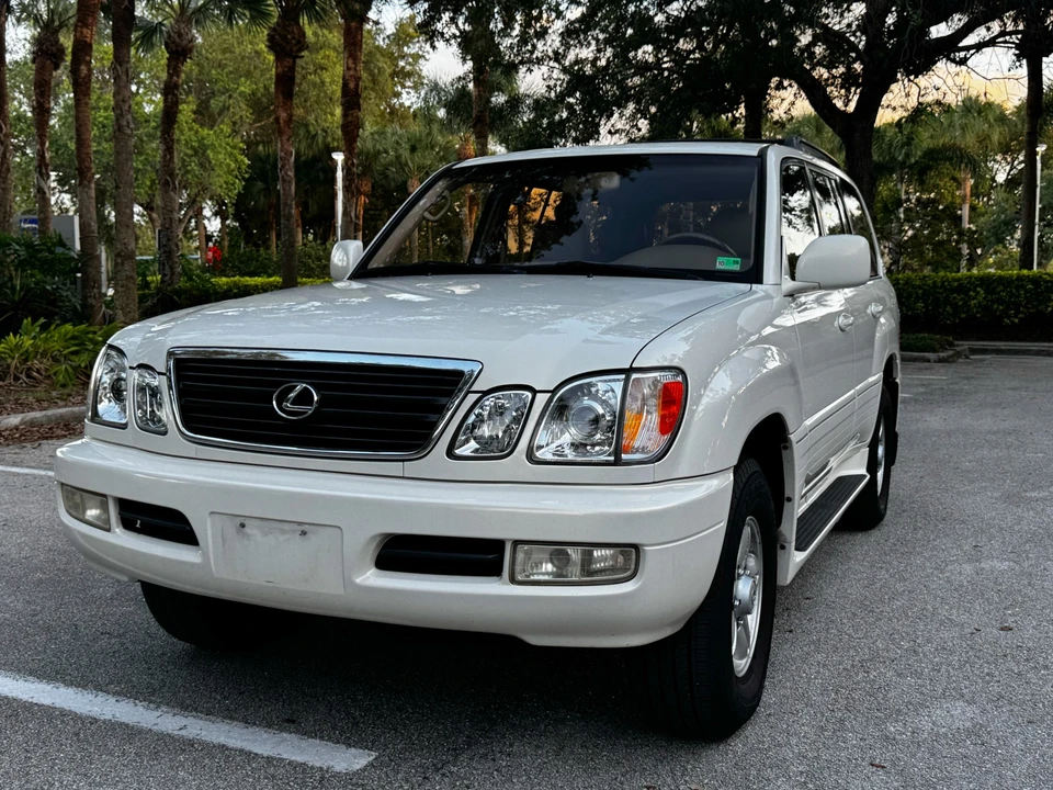 1999 Lexus LX 2nd Gen - Image 10 of 31