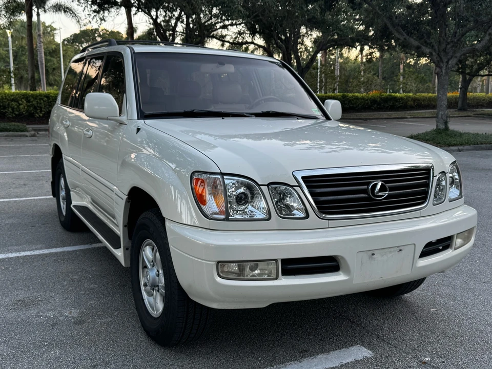 1999 Lexus LX 2nd Gen - Image 18 of 31