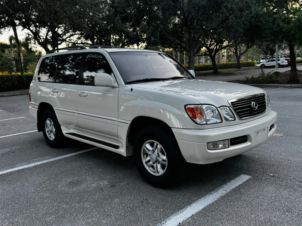 1999 Lexus LX 2nd Gen - Image 15 of 31
