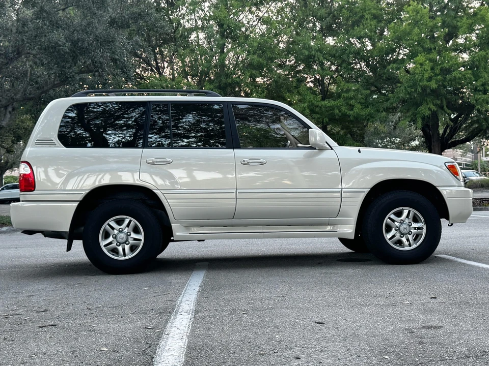 1999 Lexus LX 2nd Gen - Image 29 of 31