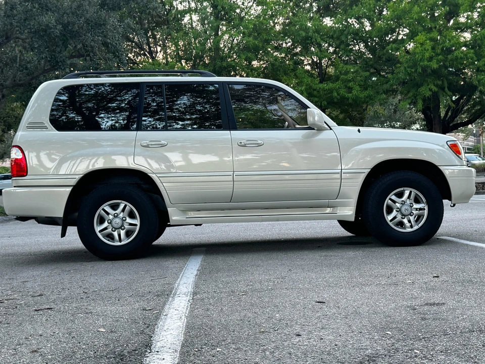 1999 Lexus LX 2nd Gen - Image 30 of 31