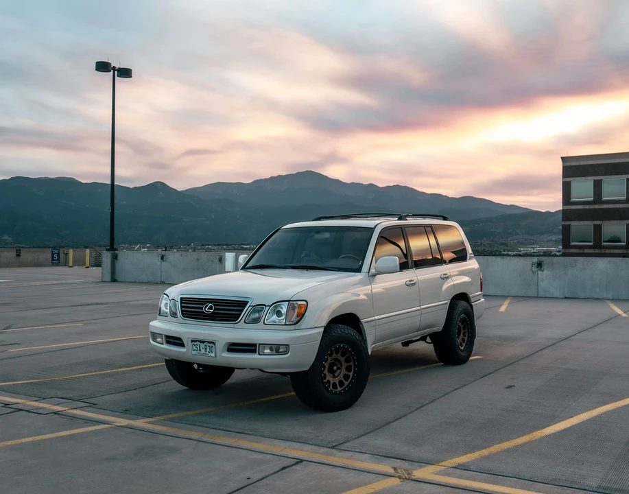 1999 Lexus LX 2nd Gen - Image 11 of 31