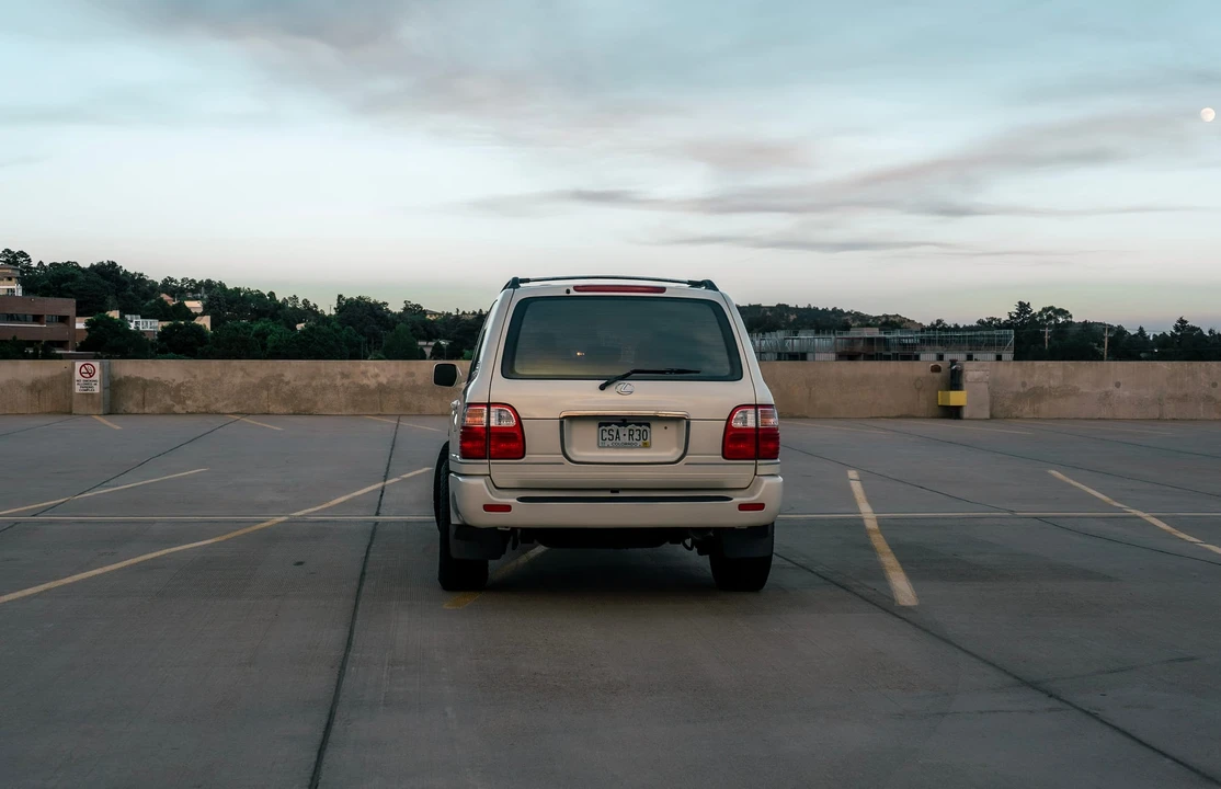 1999 Lexus LX 2nd Gen - Image 24 of 31