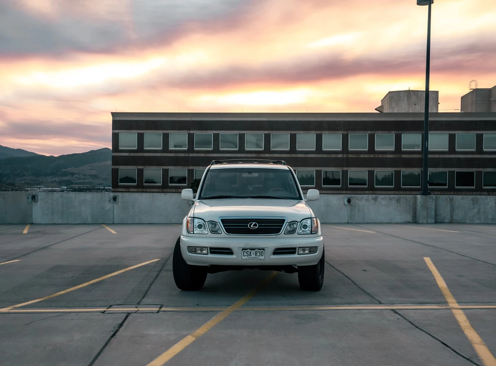 1999 Lexus LX 2nd Gen - Image 14 of 31