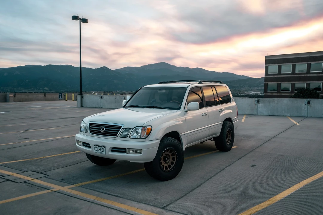 1999 Lexus LX 2nd Gen - Image 7 of 31