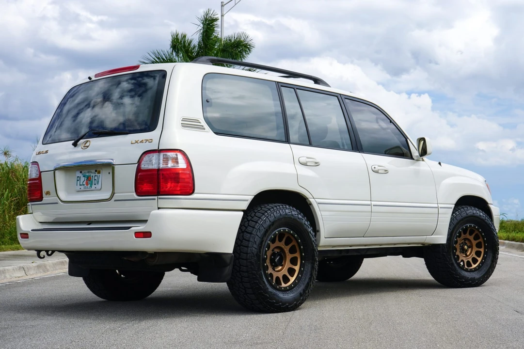 1999 Lexus LX 2nd Gen - Image 11 of 31