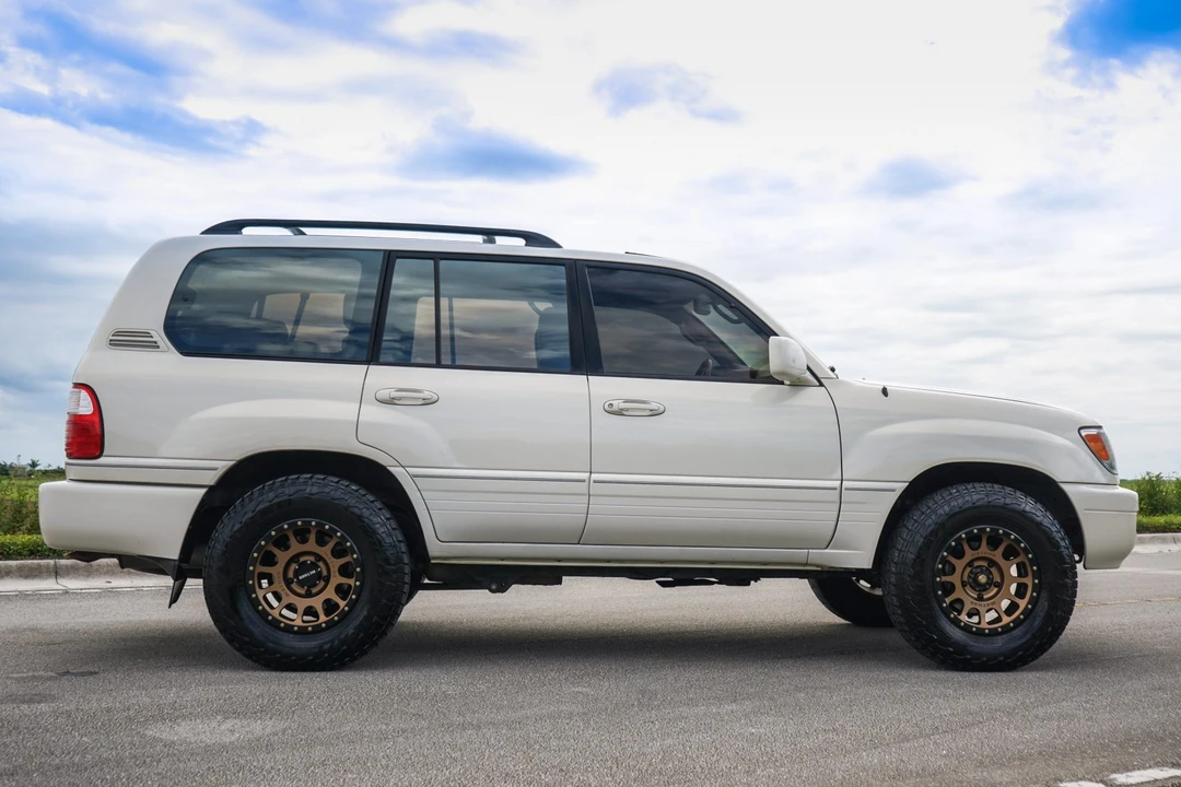 1999 Lexus LX 2nd Gen - Image 15 of 31