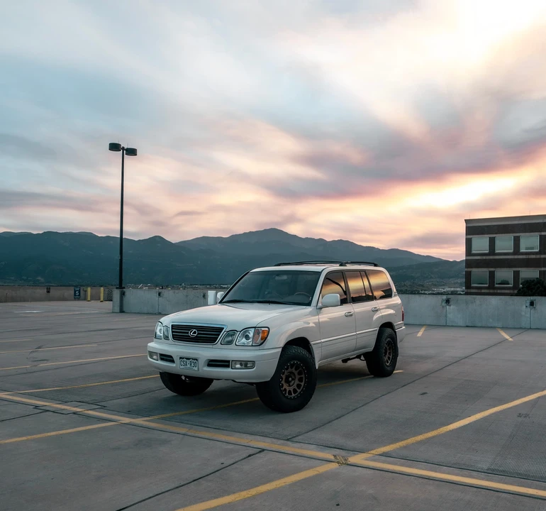1999 Lexus LX 2nd Gen - Image 10 of 31