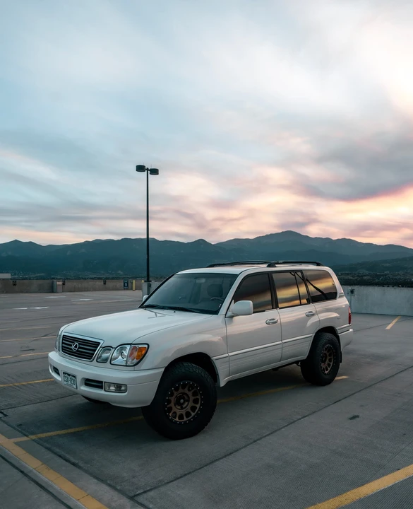 1999 Lexus LX 2nd Gen - Image 5 of 31