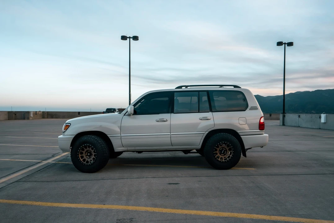 1999 Lexus LX 2nd Gen - Image 31 of 31
