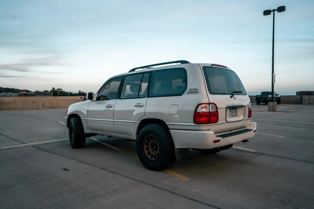 1999 Lexus LX 2nd Gen - Image 28 of 31