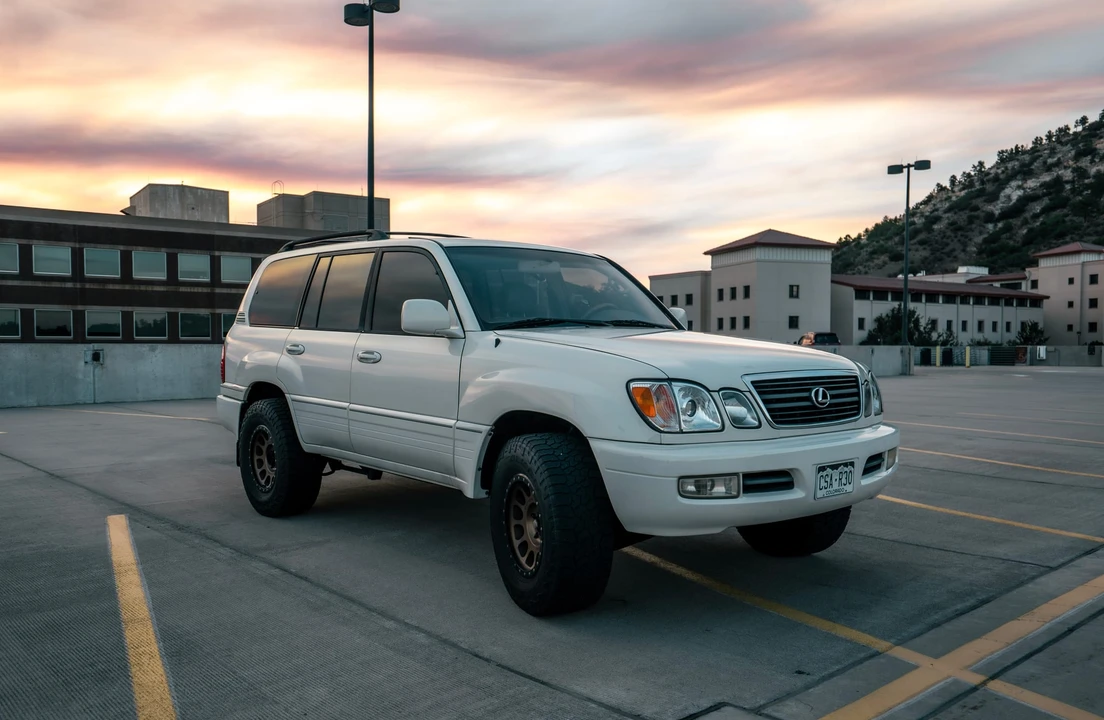 1999 Lexus LX 2nd Gen - Image 16 of 31