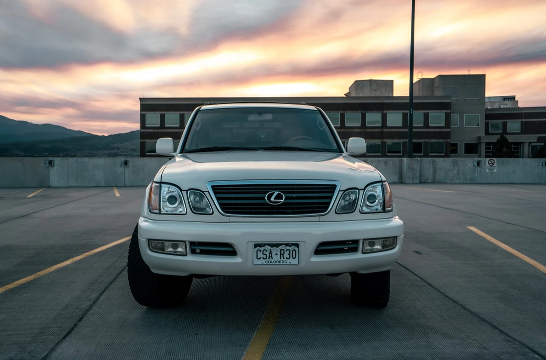 1999 Lexus LX 2nd Gen - Image 15 of 31