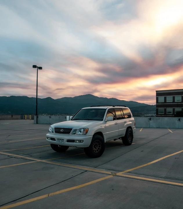 1999 Lexus LX 2nd Gen - Image 9 of 31