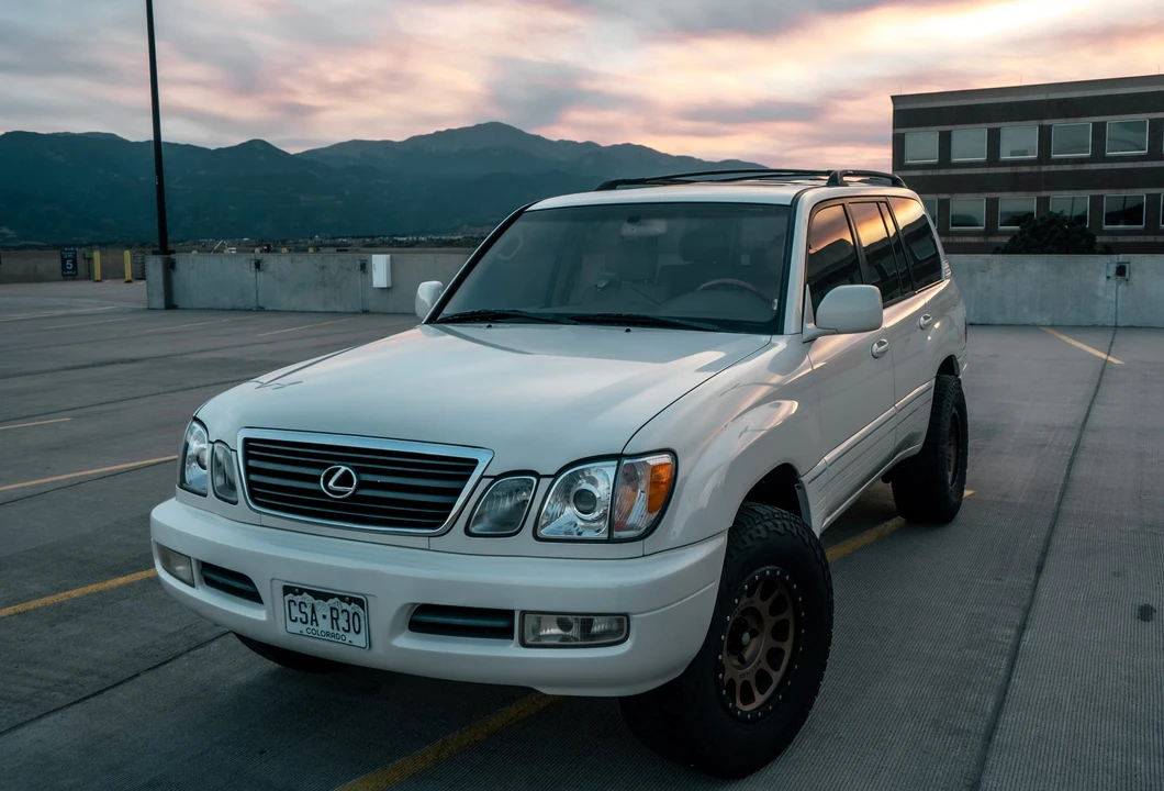 1999 Lexus LX 2nd Gen - Image 13 of 31