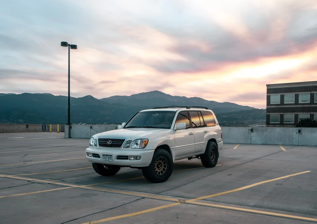 1999 Lexus LX 2nd Gen - Image 8 of 31