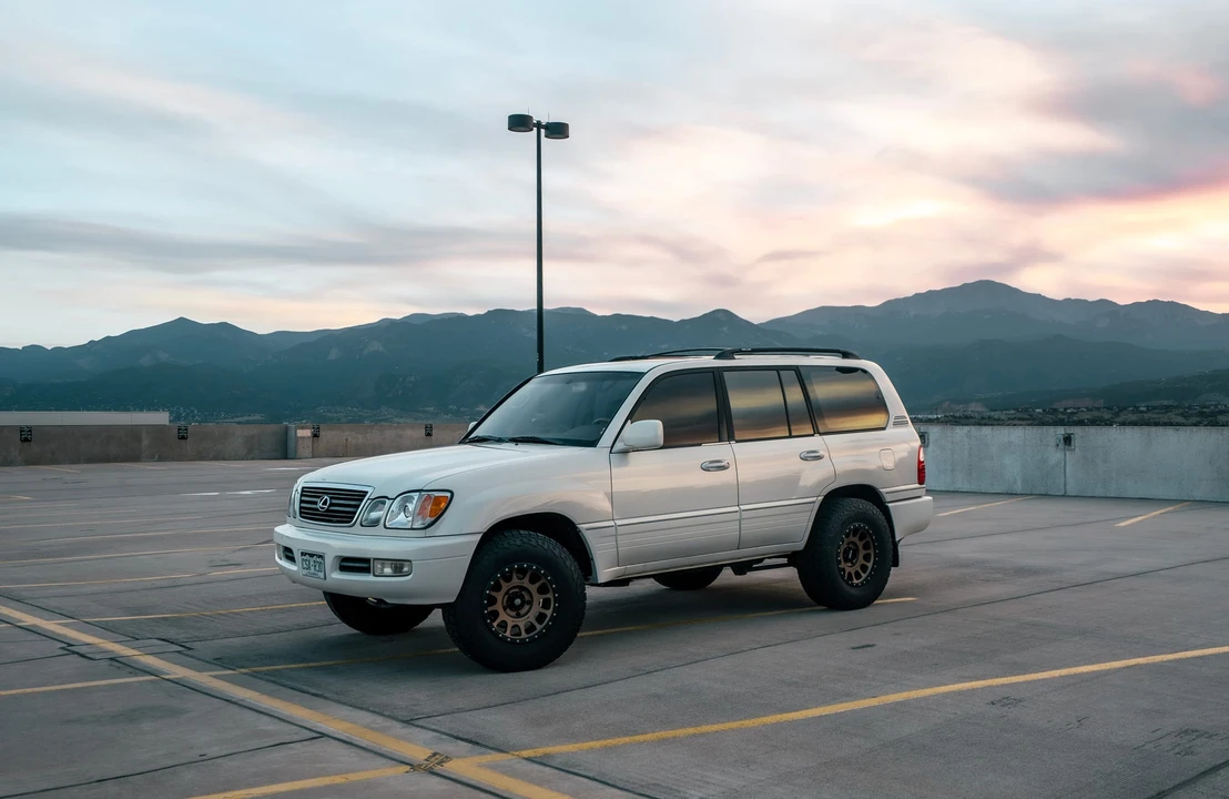 1999 Lexus LX 2nd Gen - Image 3 of 31