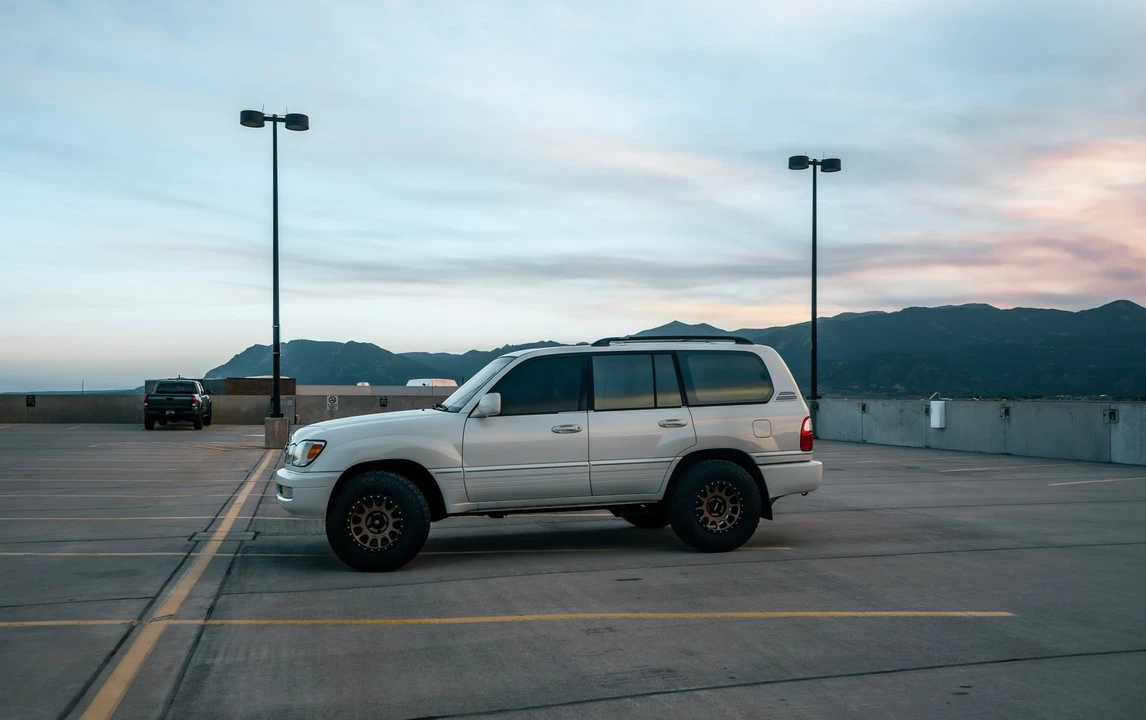 1999 Lexus LX 2nd Gen - Image 30 of 31