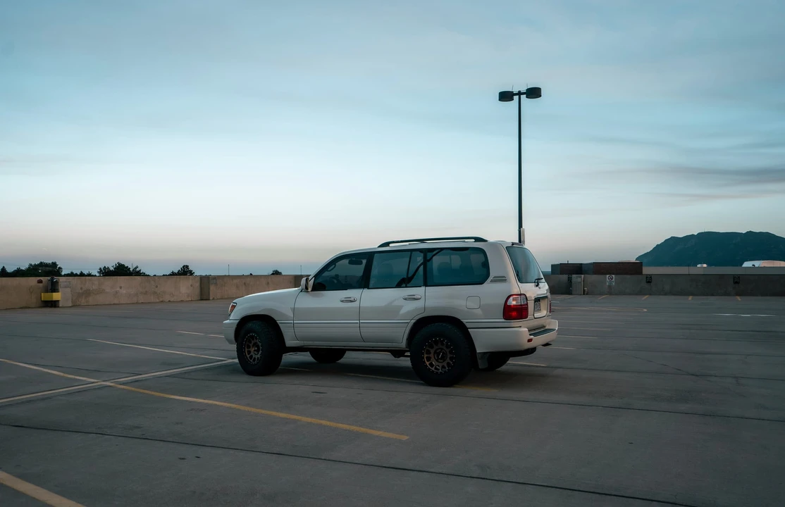 1999 Lexus LX 2nd Gen - Image 29 of 31