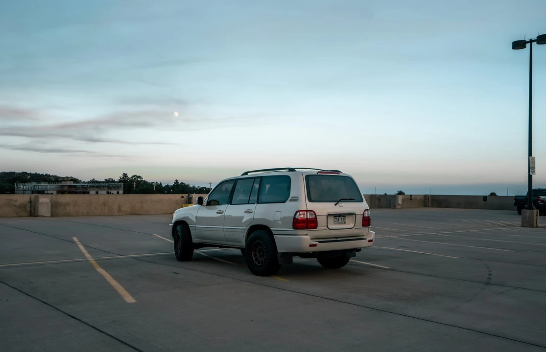 1999 Lexus LX 2nd Gen - Image 27 of 31