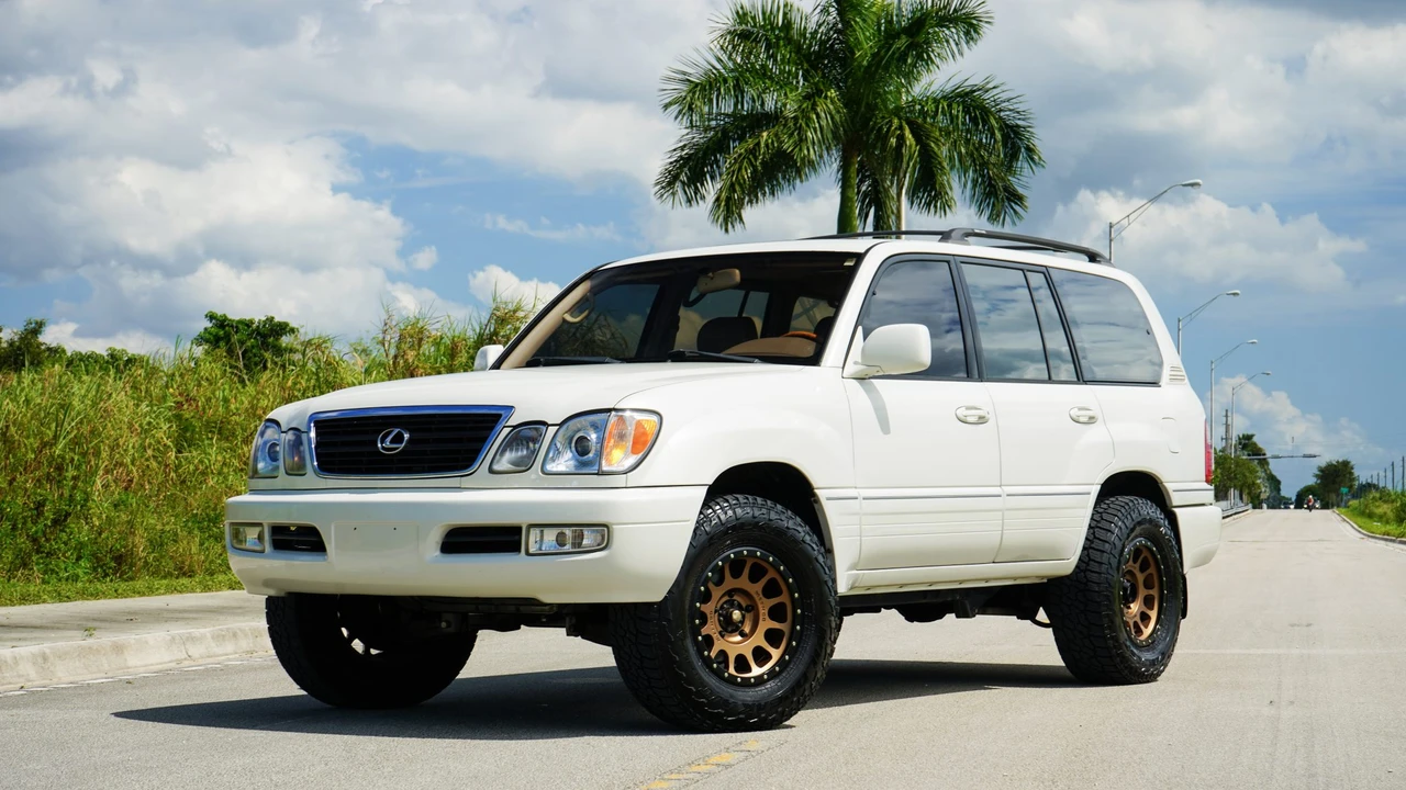 1999 Lexus LX 2nd Gen - Image 7 of 31