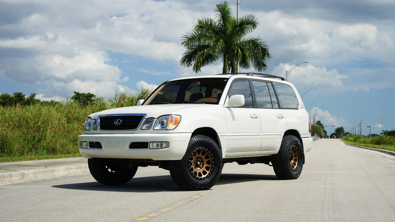 1999 Lexus LX 2nd Gen - Image 4 of 31