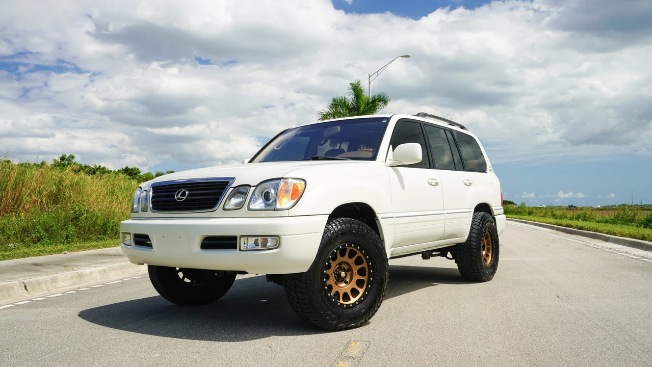 1999 Lexus LX 2nd Gen - Image 5 of 31