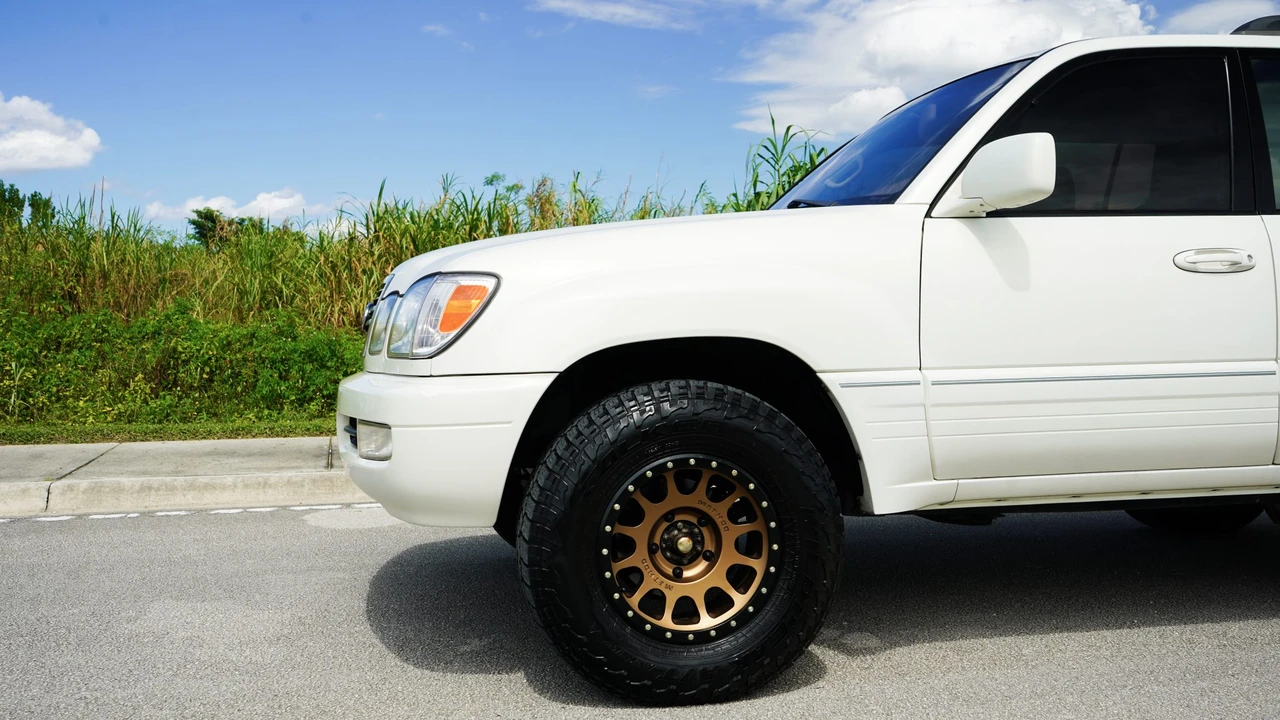 1999 Lexus LX 2nd Gen - Image 31 of 31