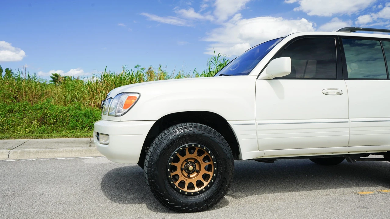1999 Lexus LX 2nd Gen - Image 30 of 31