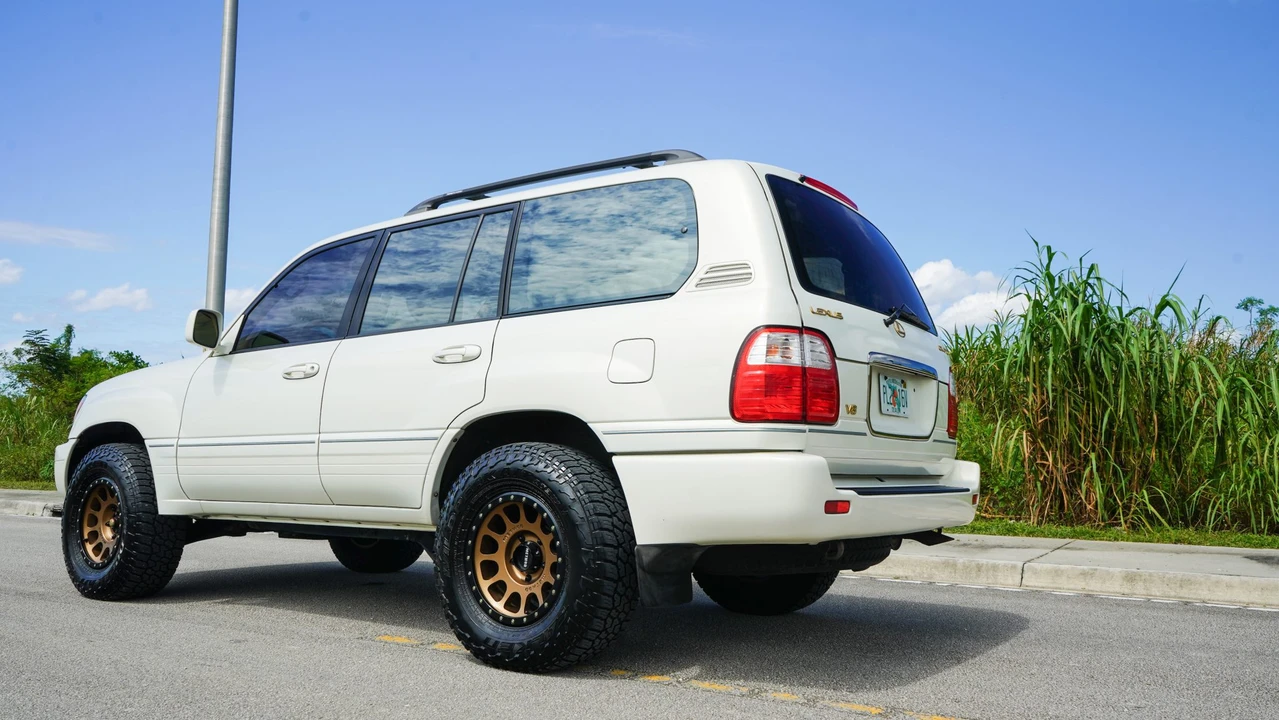 1999 Lexus LX 2nd Gen - Image 20 of 31