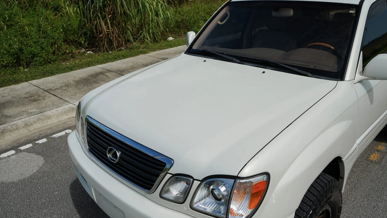 1999 Lexus LX 2nd Gen - Image 29 of 31