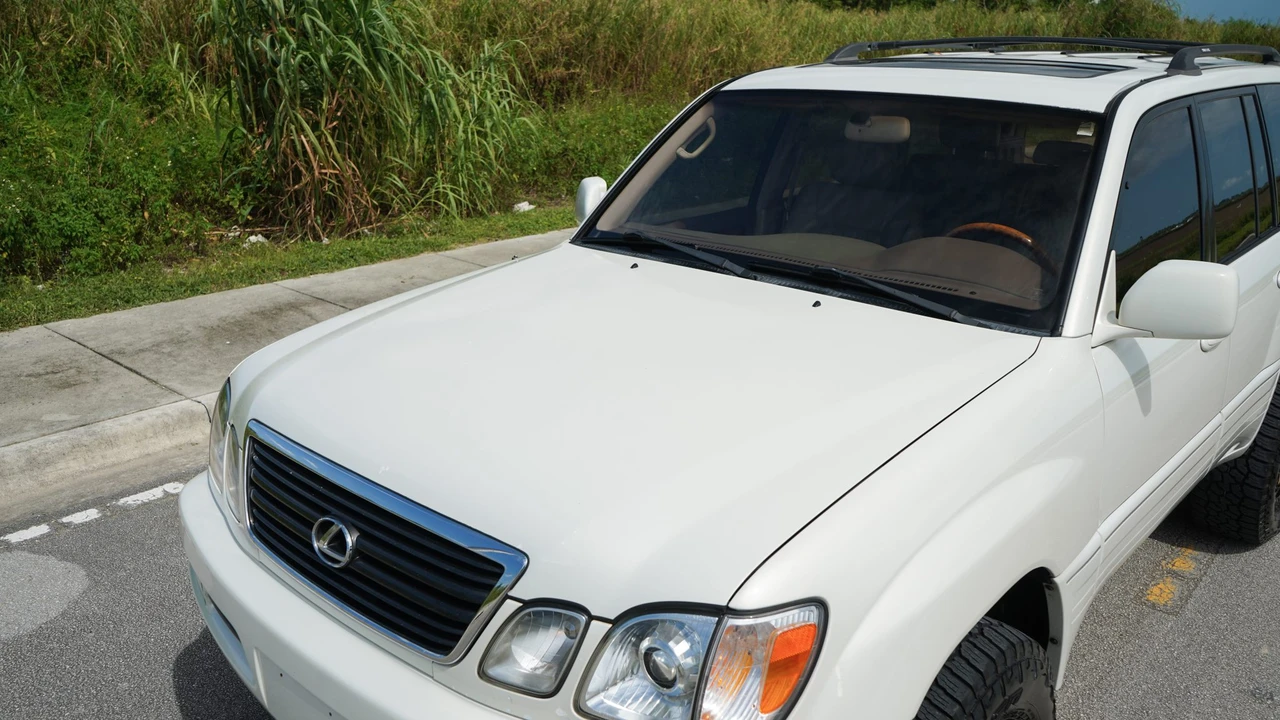 1999 Lexus LX 2nd Gen - Image 28 of 31
