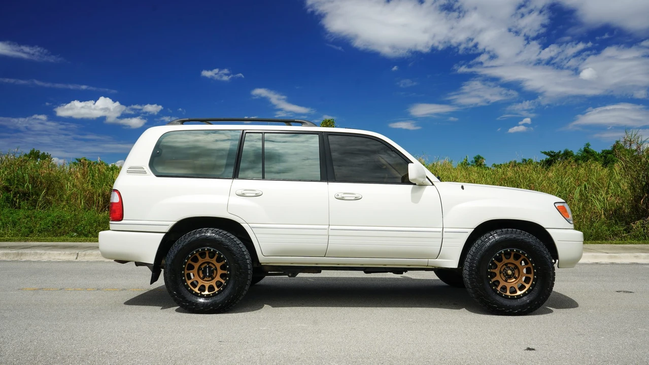 1999 Lexus LX 2nd Gen - Image 21 of 31